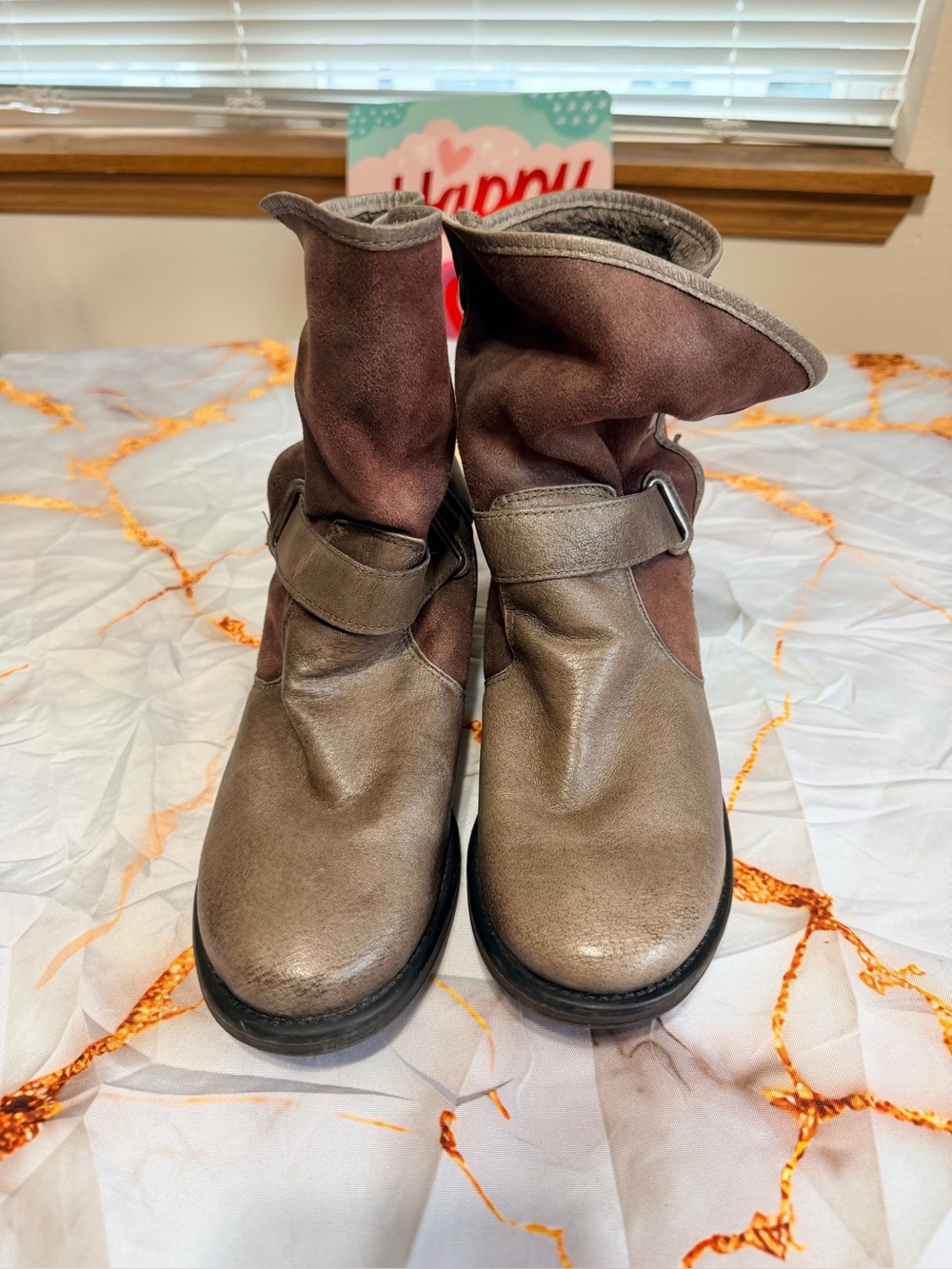 BareTraps boots size 9